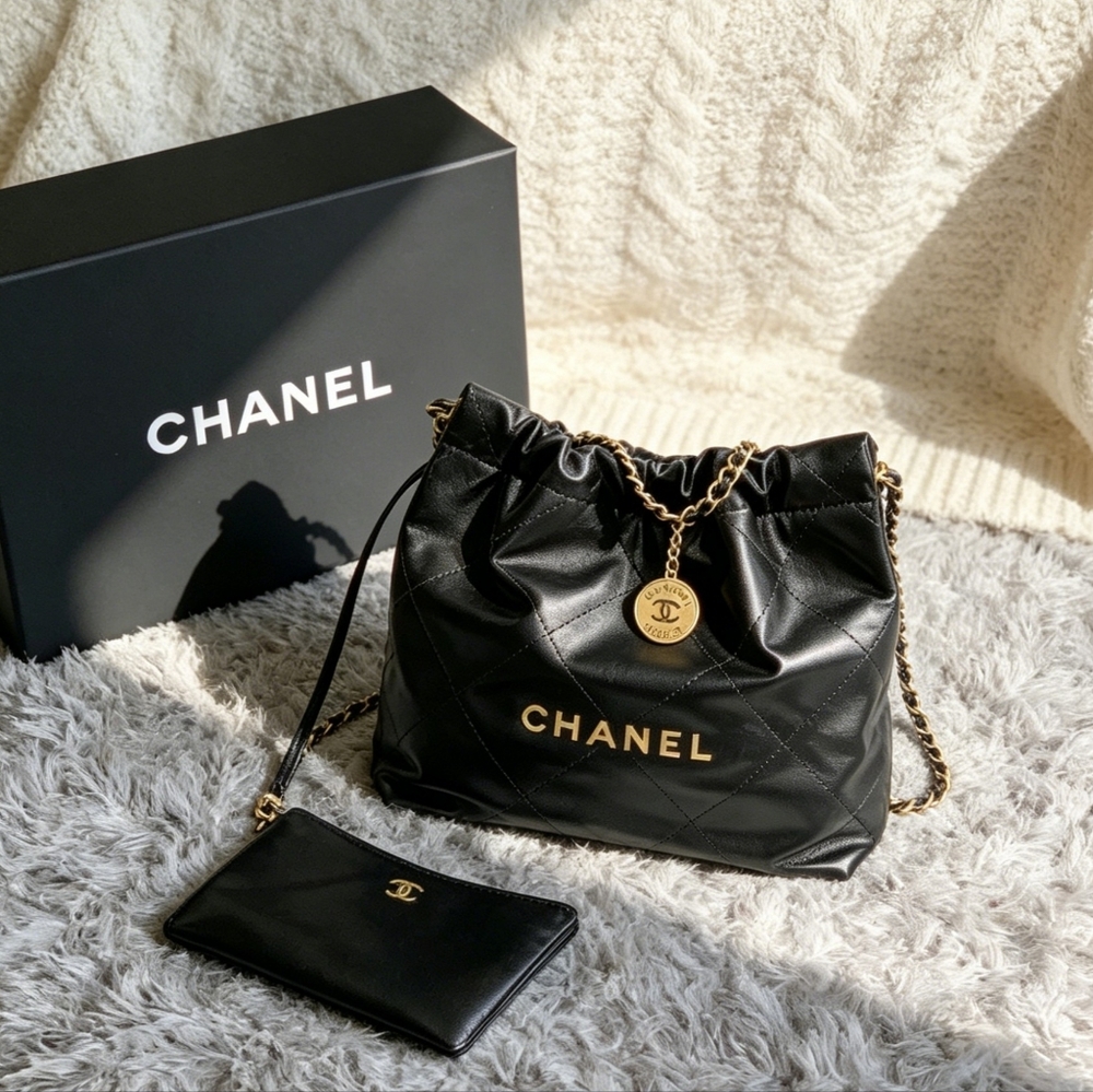 Chanel 22 Large in Quilted Patent Leather
